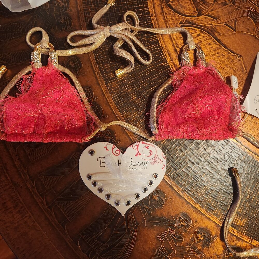 Beach bunny coral diamond top